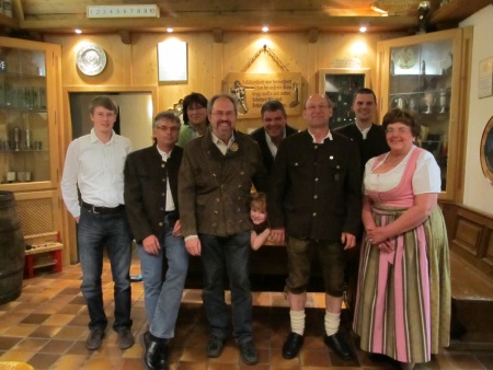 Personen v.l.n.r.: Sebastian Kölbl, Roland Koch, Gerlinde Blaschke, Arthur Schmid, Jürgen Schmid, Walter Blaschke, Daniel Reigber, Angela Leibold